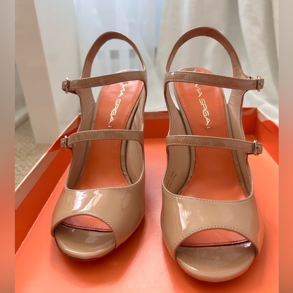 That Wedding Shoe - Picture 2 of 8